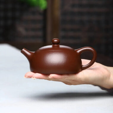 Full Handmade Yixing Zisha Teapot [Half Moon Pot] (Zi Ni – 180ml)