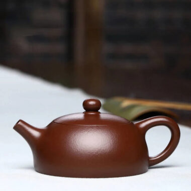 Full Handmade Yixing Zisha Teapot [Half Moon Pot] (Zi Ni – 180ml)