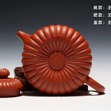 Full Handmade Yixing Zisha Teapot [Hehuan Jin Nang Pot] (Zhao Zhuang Zhu Ni – 210ml)