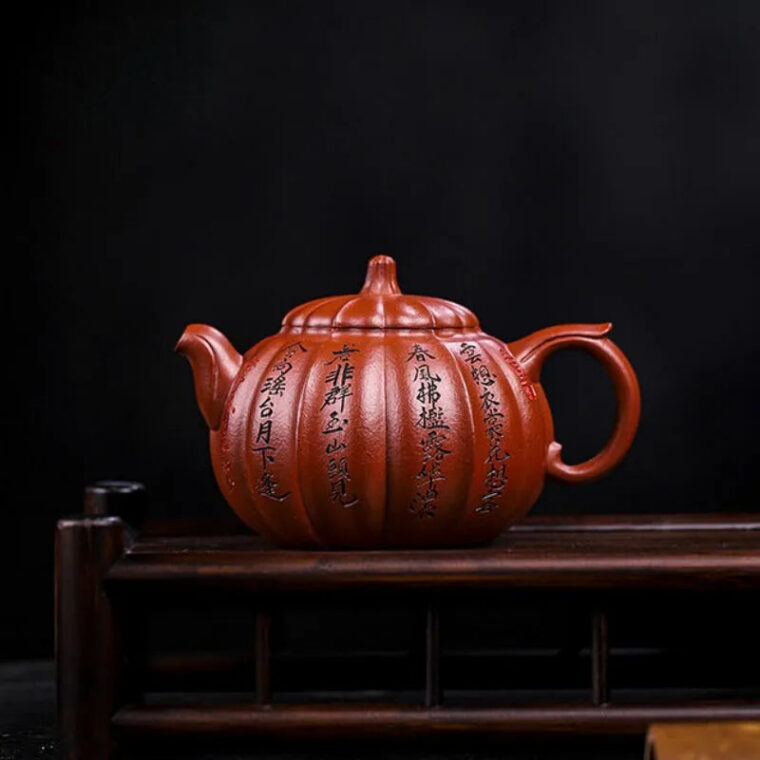 Full Handmade Yixing Zisha Teapot [Hong Yu Jia Gua] (Xiao Meiyao Zhu Ni – 260ml)