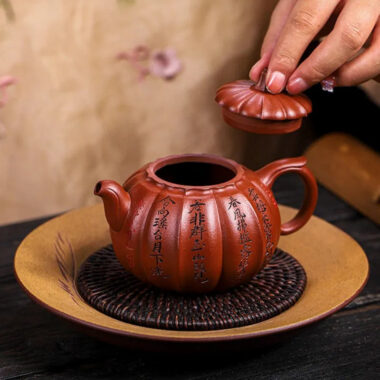 Full Handmade Yixing Zisha Teapot [Hong Yu Jia Gua] (Xiao Meiyao Zhu Ni – 260ml)
