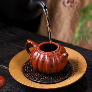 Full Handmade Yixing Zisha Teapot [Hong Yu Jia Gua] (Xiao Meiyao Zhu Ni – 260ml)