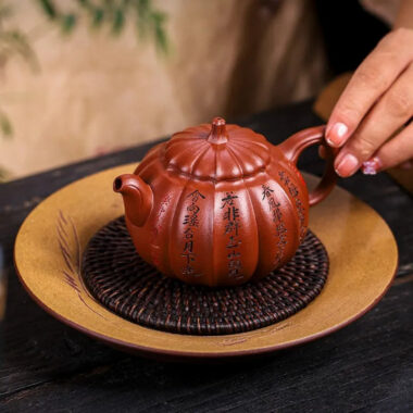 Full Handmade Yixing Zisha Teapot [Hong Yu Jia Gua] (Xiao Meiyao Zhu Ni – 260ml)