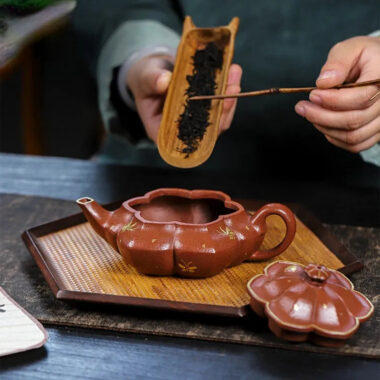 Full Handmade Yixing Zisha Teapot [Hua Fei Die Wu] (Jin Jiang Po Ni – 250ml)