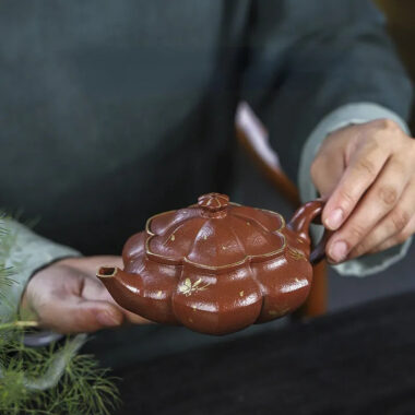 Full Handmade Yixing Zisha Teapot [Hua Fei Die Wu] (Jin Jiang Po Ni – 250ml)