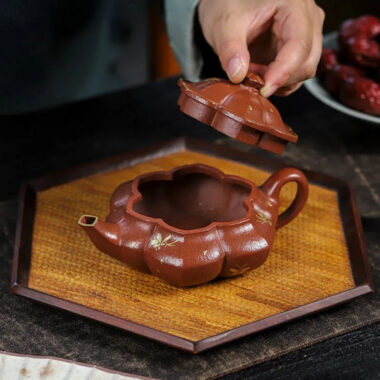 Full Handmade Yixing Zisha Teapot [Hua Fei Die Wu] (Jin Jiang Po Ni – 250ml)
