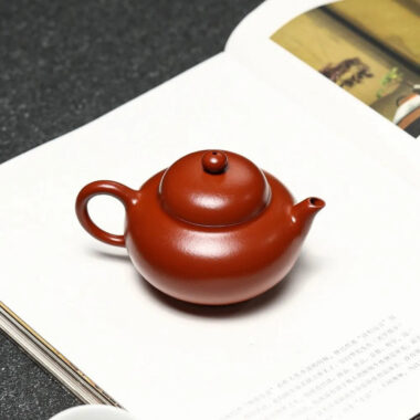 Full Handmade Yixing Zisha Teapot [Hua Ying Pot] (Zhu Ni – 160ml)