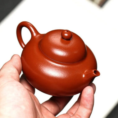Full Handmade Yixing Zisha Teapot [Hua Ying Pot] (Zhu Ni – 160ml)