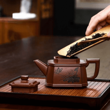 Full Handmade Yixing Zisha Teapot [Hua Yun Die Wu] (Di Cao Qing – 320ml)