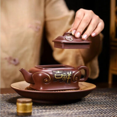 Full Handmade Yixing Zisha Teapot [Ji Xiang Ruyi] (Gu Zi Ni – 340ml)