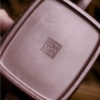 Full Handmade Yixing Zisha Teapot [Ji Xiang Ruyi] (Gu Zi Ni – 340ml)