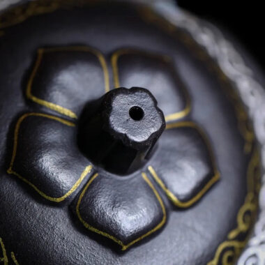 Full Handmade Yixing Zisha Teapot [Jin Ling Hua] (Hei Luolan – 350ml)