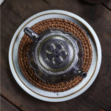 Full Handmade Yixing Zisha Teapot [Jin Ling Hua] (Hei Luolan – 350ml)