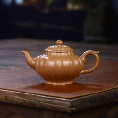 Full Handmade Yixing Zisha Teapot [Jin Nang Xiao Ying Pot] (Wucai Lao Duan Ni – 260ml)
