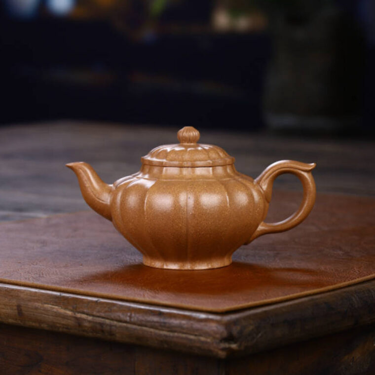 Full Handmade Yixing Zisha Teapot [Jin Nang Xiao Ying Pot] (Wucai Lao Duan Ni – 260ml)