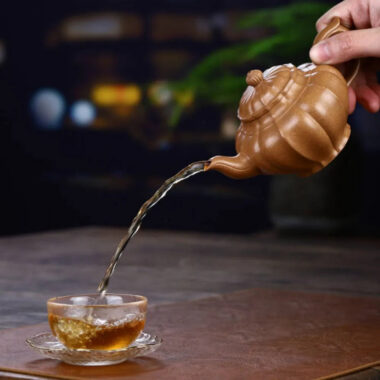 Full Handmade Yixing Zisha Teapot [Jin Nang Xiao Ying Pot] (Wucai Lao Duan Ni – 260ml)