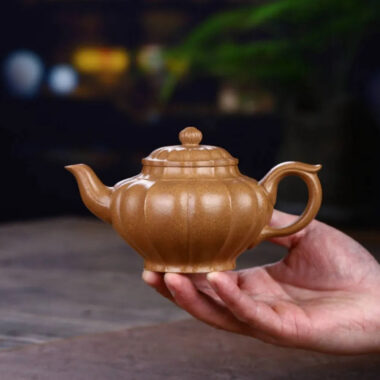 Full Handmade Yixing Zisha Teapot [Jin Nang Xiao Ying Pot] (Wucai Lao Duan Ni – 260ml)