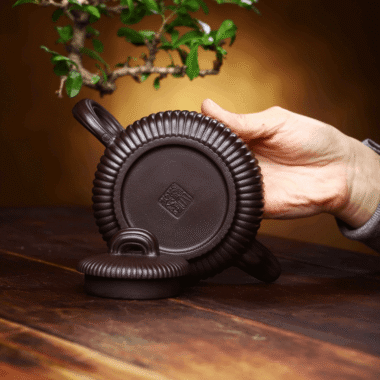 Full Handmade Yixing Zisha Teapot [Jin Wen Biyu] (Meigui Zi Ni – 300ml)