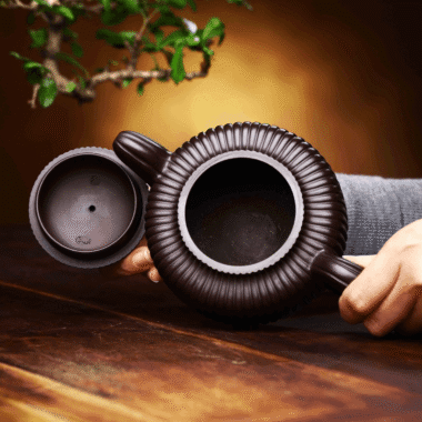 Full Handmade Yixing Zisha Teapot [Jin Wen Biyu] (Meigui Zi Ni – 300ml)