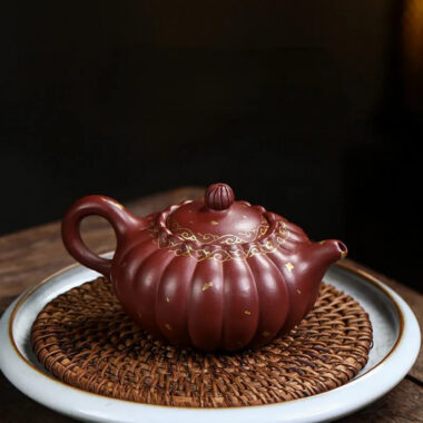 Full Handmade Yixing Zisha Teapot [Jin Wen Ruyi] (Long Xue Sha – 180ml)