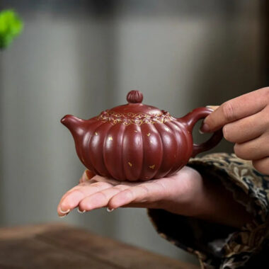 Full Handmade Yixing Zisha Teapot [Jin Wen Ruyi] (Long Xue Sha – 180ml)