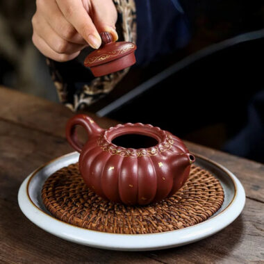Full Handmade Yixing Zisha Teapot [Jin Wen Ruyi] (Long Xue Sha – 180ml)