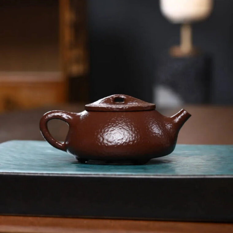 Full Handmade Yixing Zisha Teapot [Jingzhou Shi Piao Pot] (Lao Zi Ni – 220ml)