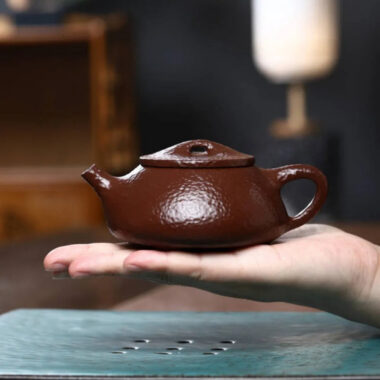 Full Handmade Yixing Zisha Teapot [Jingzhou Shi Piao Pot] (Lao Zi Ni – 220ml)