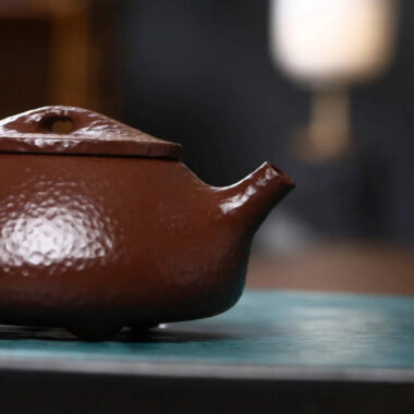 Full Handmade Yixing Zisha Teapot [Jingzhou Shi Piao Pot] (Lao Zi Ni – 220ml)
