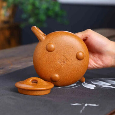Full Handmade Yixing Zisha Teapot [Jingzhou Shi Piao Pot] (Wucai Lao Duan Ni – 300ml)