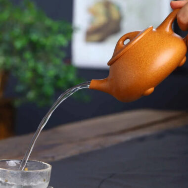 Full Handmade Yixing Zisha Teapot [Jingzhou Shi Piao Pot] (Wucai Lao Duan Ni – 300ml)