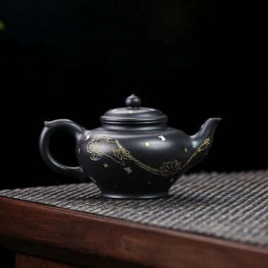 Full Handmade Yixing Zisha Teapot [Jixiang Xiao Ying] (Hei Luolan – 120ml)