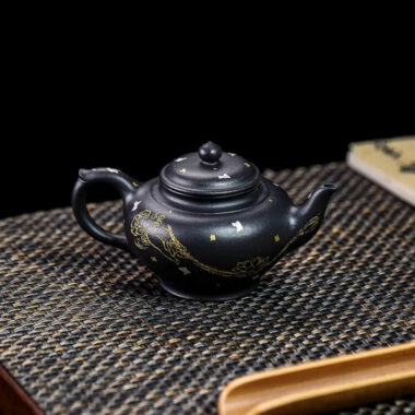 Full Handmade Yixing Zisha Teapot [Jixiang Xiao Ying] (Hei Luolan – 120ml)