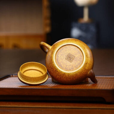 Full Handmade Yixing Zisha Teapot [Junde Pot] (Qing Duan Ni Firewood Fired – 180ml)