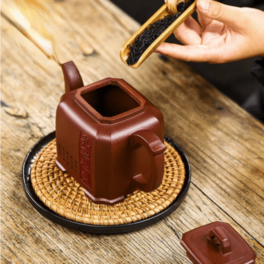 Full Handmade Yixing Zisha Teapot [Kong Rong Rang Li] (Di Cao Qing – 550ml)