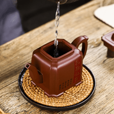 Full Handmade Yixing Zisha Teapot [Kong Rong Rang Li] (Di Cao Qing – 550ml)