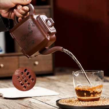 Full Handmade Yixing Zisha Teapot [Kong Rong Rang Li] (Di Cao Qing – 550ml)