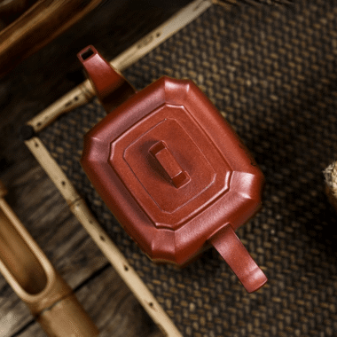 Full Handmade Yixing Zisha Teapot [Kong Rong Rang Li] (Di Cao Qing – 550ml)
