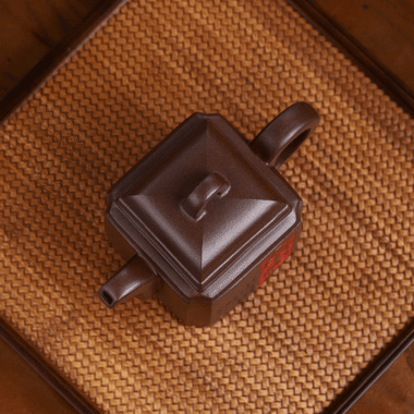 Full Handmade Yixing Zisha Teapot [Life Like Tea] (Hei Xing Sha – 320ml)