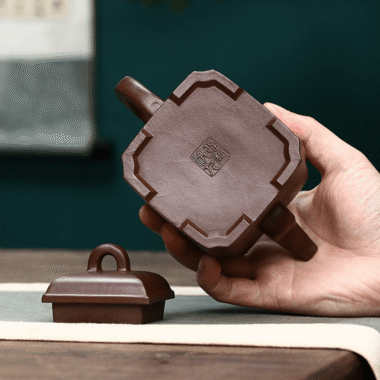 Full Handmade Yixing Zisha Teapot [Life Like Tea] (Hei Xing Sha – 320ml)