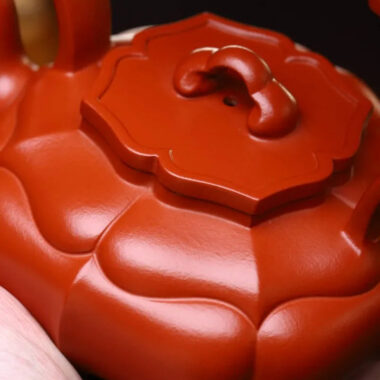 Full Handmade Yixing Zisha Teapot [Linghua Tilaing Pot] (Zhu Ni – 380ml)