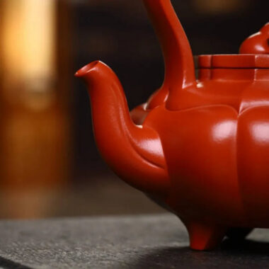 Full Handmade Yixing Zisha Teapot [Linghua Tilaing Pot] (Zhu Ni – 380ml)