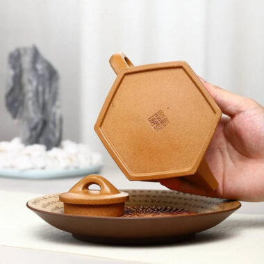 Full Handmade Yixing Zisha Teapot [Liufang Bawang Shi Piao Pot] (Wucai Lao Duan Ni – 260ml)