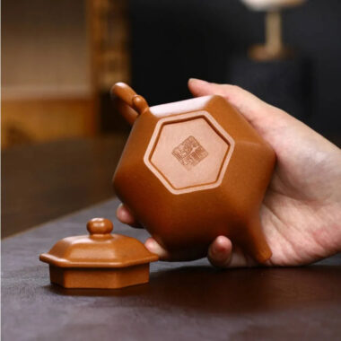 Full Handmade Yixing Zisha Teapot [Liufang Fanggu Pot] (Jiang Po Ni – 260ml)