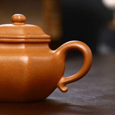 Full Handmade Yixing Zisha Teapot [Liufang Fanggu Pot] (Jiang Po Ni – 260ml)