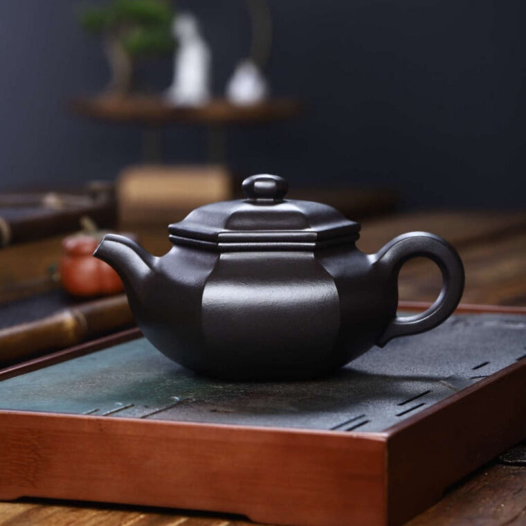 Full Handmade Yixing Zisha Teapot [Liufang Fanggu Pot] (Shi Huang – 280ml)
