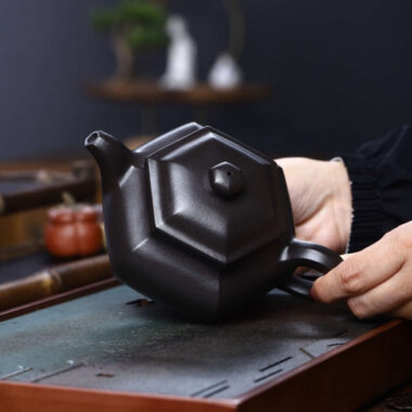 Full Handmade Yixing Zisha Teapot [Liufang Fanggu Pot] (Shi Huang – 280ml)