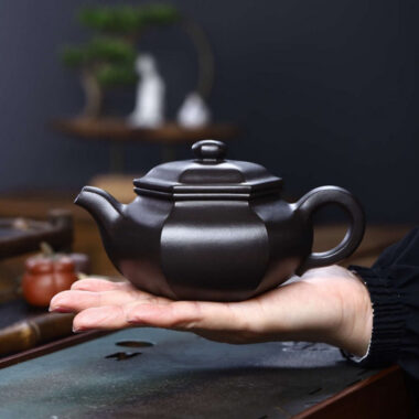 Full Handmade Yixing Zisha Teapot [Liufang Fanggu Pot] (Shi Huang – 280ml)