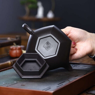 Full Handmade Yixing Zisha Teapot [Liufang Fanggu Pot] (Shi Huang – 280ml)