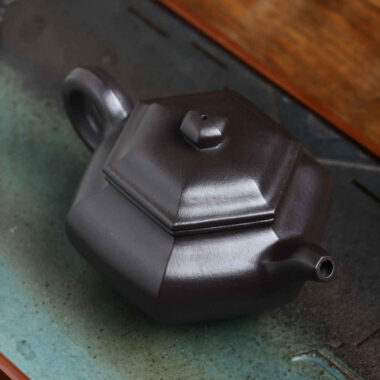 Full Handmade Yixing Zisha Teapot [Liufang Fanggu Pot] (Shi Huang – 280ml)